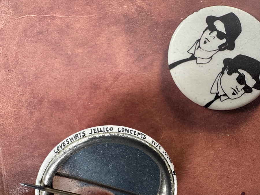 (1) Vintage 1980 Blues Brothers: Private Movie Softcover First Edition Book By Judith Jacklin & Tino Insana - Backstory Of Jolie Jake Blues And His Brother Elwood, Negative Of Blues Brothers T-Shirt And (36) Vintage Blues Brothers Buttons [Photo 4]