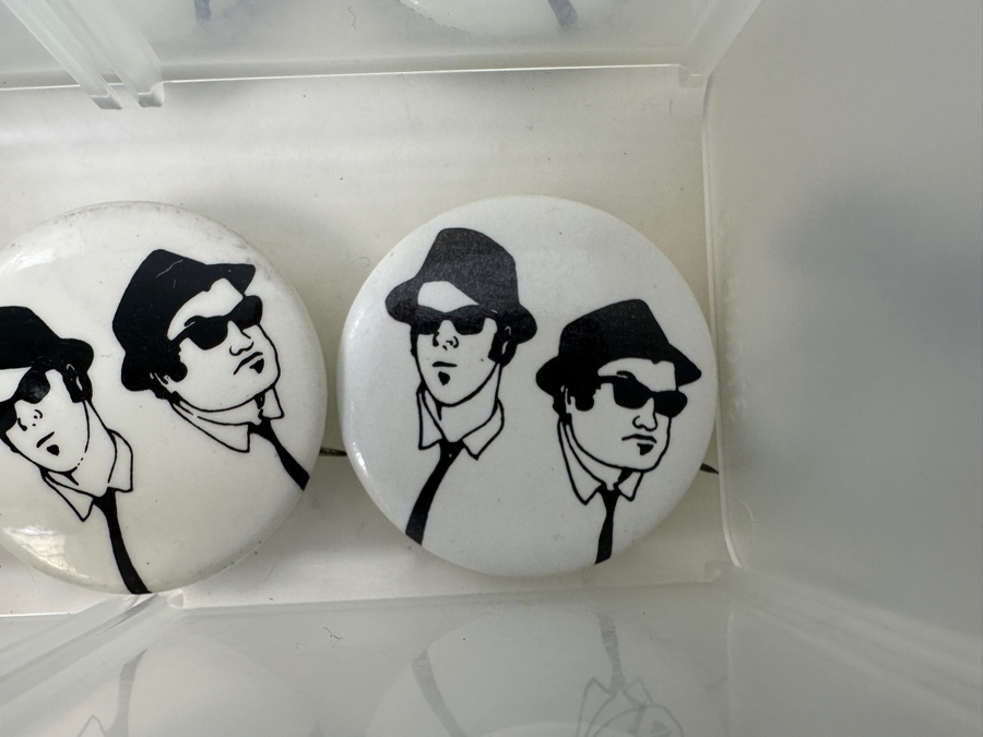 (1) Vintage 1980 Blues Brothers: Private Movie Softcover First Edition Book By Judith Jacklin & Tino Insana - Backstory Of Jolie Jake Blues And His Brother Elwood, Negative Of Blues Brothers T-Shirt And (36) Vintage Blues Brothers Buttons [Photo 3]