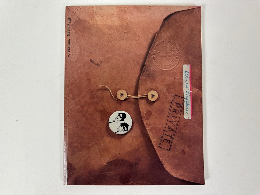 (1) Vintage 1980 Blues Brothers: Private Movie Softcover First Edition Book By Judith Jacklin & Tino Insana - Backstory Of Jolie Jake Blues And His Brother Elwood, Negative Of Blues Brothers T-Shirt And (36) Vintage Blues Brothers Buttons [Photo 9]