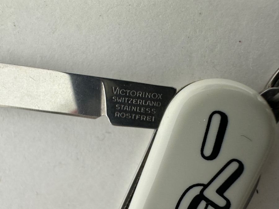 Pair Of Victorinox Swiss Army Knives: I Love You Pocket Knife And Techline Victorinox Special Mechanic Knife [Photo 4]