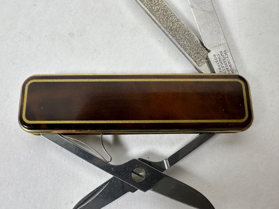 Victorinox Classic Deluxe De Luxe Swiss Army Knife Retired Luxury Version Of The Standard Classic Model With 18k Gold Plated Scales 2.25'L Retails $150 [Photo 3]