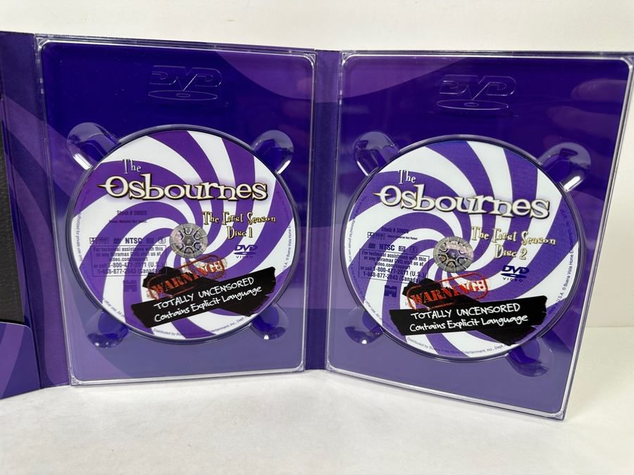 Fully Autographed The Osbournes - The First Season Dvd Set Signed By Ozzy Osbourne As Well As Sharon Osbourne, Kelly Osbourne And Jack Osbourne Autographed In Person By Former Disney Employee - Estimate $2,000-$3,000 [Photo 12]
