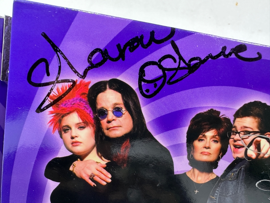 Fully Autographed The Osbournes - The First Season Dvd Set Signed By Ozzy Osbourne As Well As Sharon Osbourne, Kelly Osbourne And Jack Osbourne Autographed In Person By Former Disney Employee - Estimate $2,000-$3,000 [Photo 8]