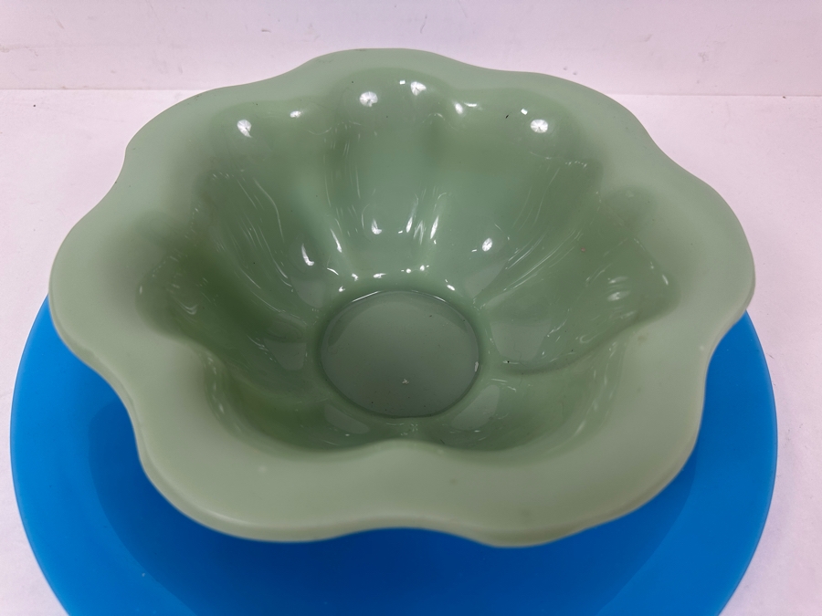 Vintage Chinese Green Glass 9'W Bowl And Vintage Chinese Blue Glass 12' Dish Both Marked China [Photo 3]