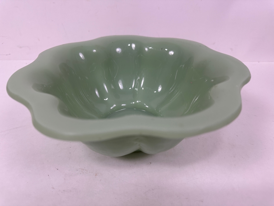 Vintage Chinese Green Glass 9'W Bowl And Vintage Chinese Blue Glass 12' Dish Both Marked China [Photo 10]