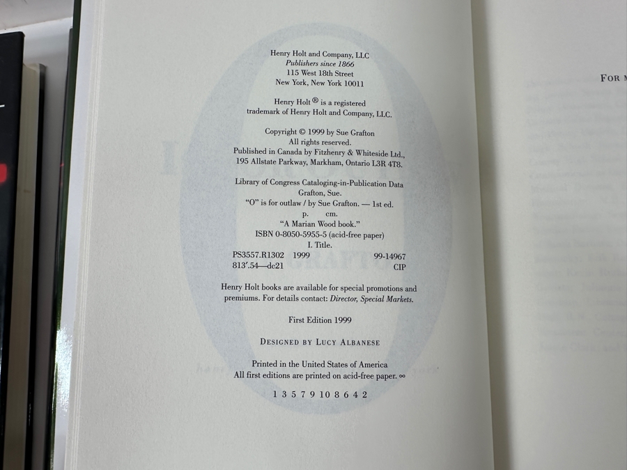 (6) First Edition Hardcover Books By Sue Grafton - Two Books Are Hand Signed By Sue Grafton [Photo 14]