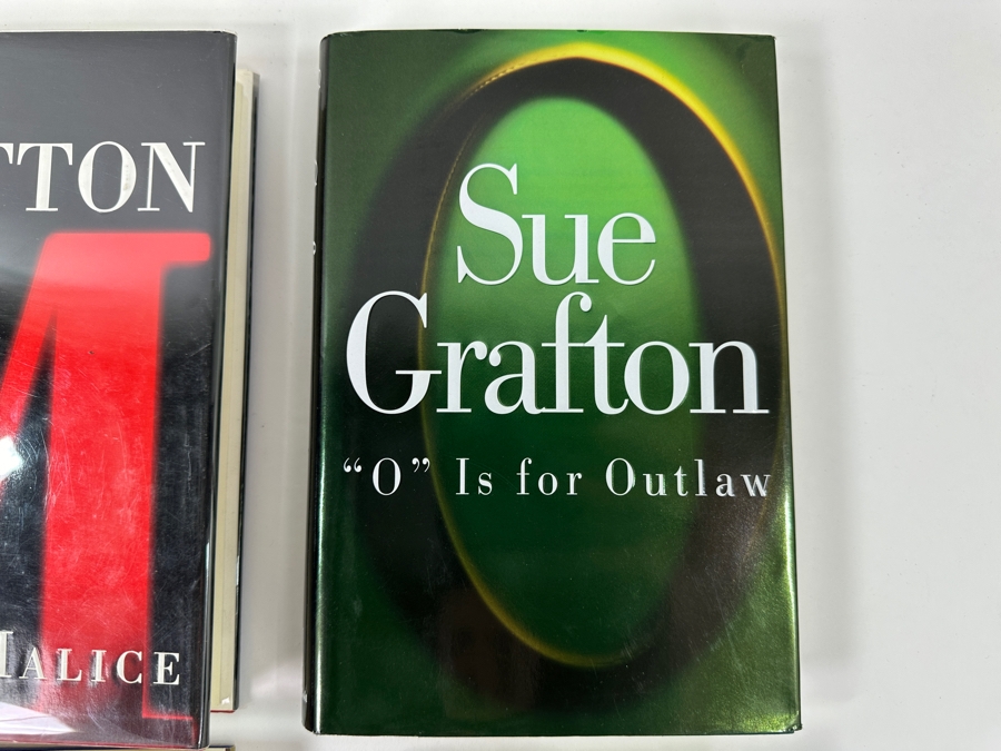 (6) First Edition Hardcover Books By Sue Grafton - Two Books Are Hand Signed By Sue Grafton [Photo 13]