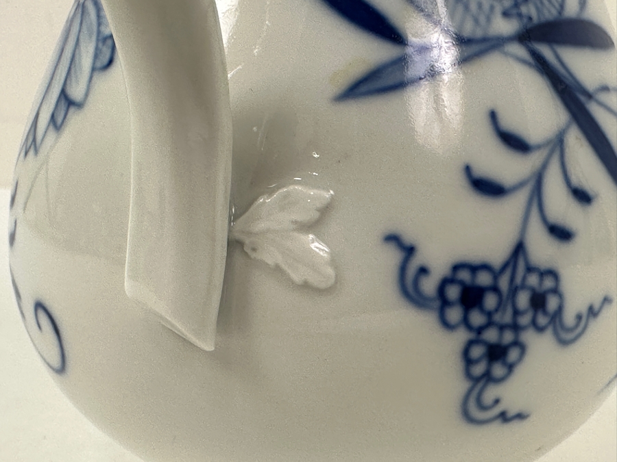 Meissen Germany Blue Onion Hand Painted Porcelain Mini Pitcher 5'H [Photo 12]