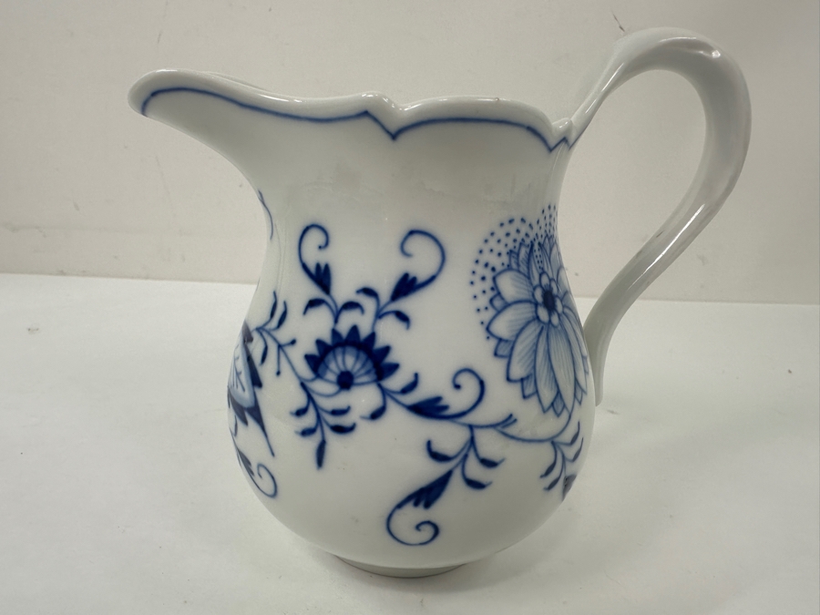 Meissen Germany Blue Onion Hand Painted Porcelain Mini Pitcher 5'H [Photo 3]