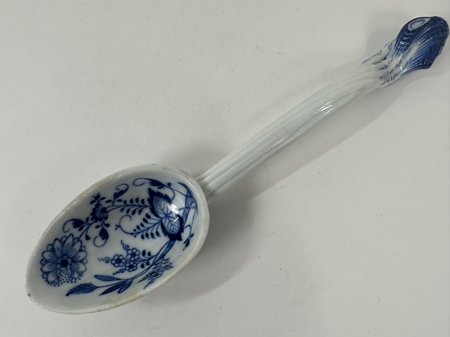 Meissen Germany Blue Onion Hand Painted Porcelain Spoon 9'L [Photo 2]