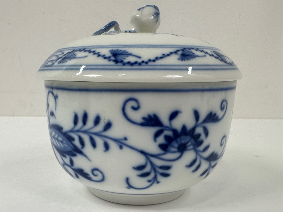 Meissen Germany Blue Onion Hand Painted Porcelain Sugar Bowl 4'W x 4'H [Photo 7]