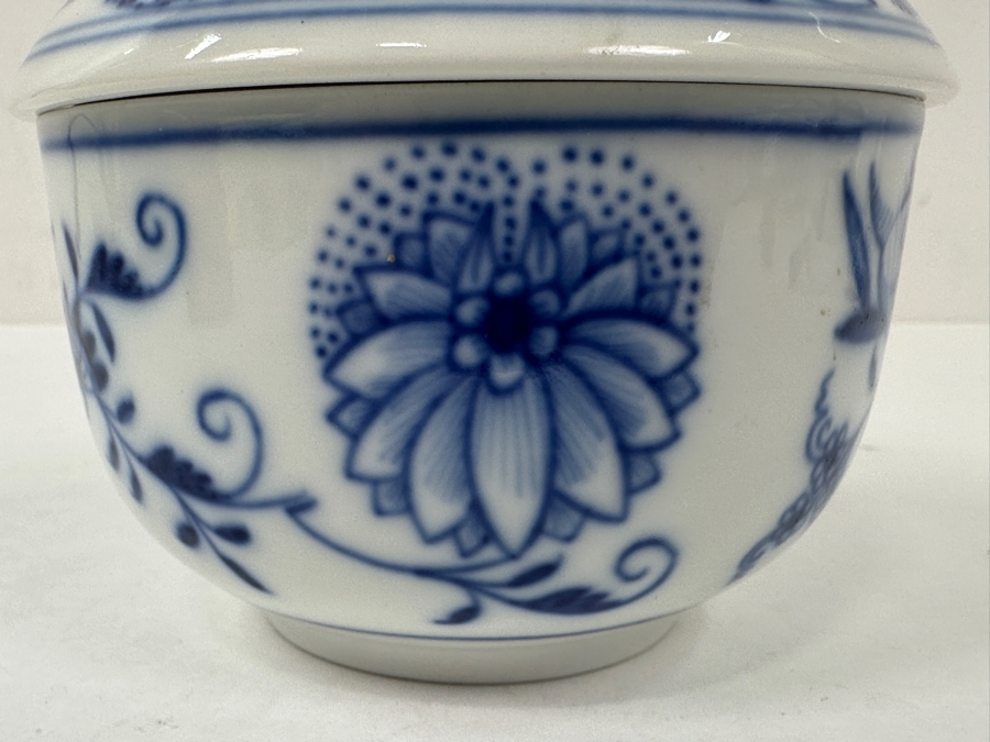 Meissen Germany Blue Onion Hand Painted Porcelain Sugar Bowl 4'W x 4'H [Photo 9]