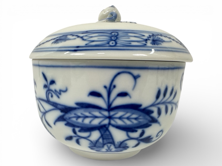 Meissen Germany Blue Onion Hand Painted Porcelain Sugar Bowl 4'W x 4'H