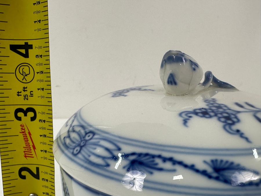 Meissen Germany Blue Onion Hand Painted Porcelain Sugar Bowl 4'W x 4'H [Photo 12]