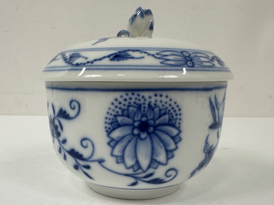 Meissen Germany Blue Onion Hand Painted Porcelain Sugar Bowl 4'W x 4'H [Photo 8]