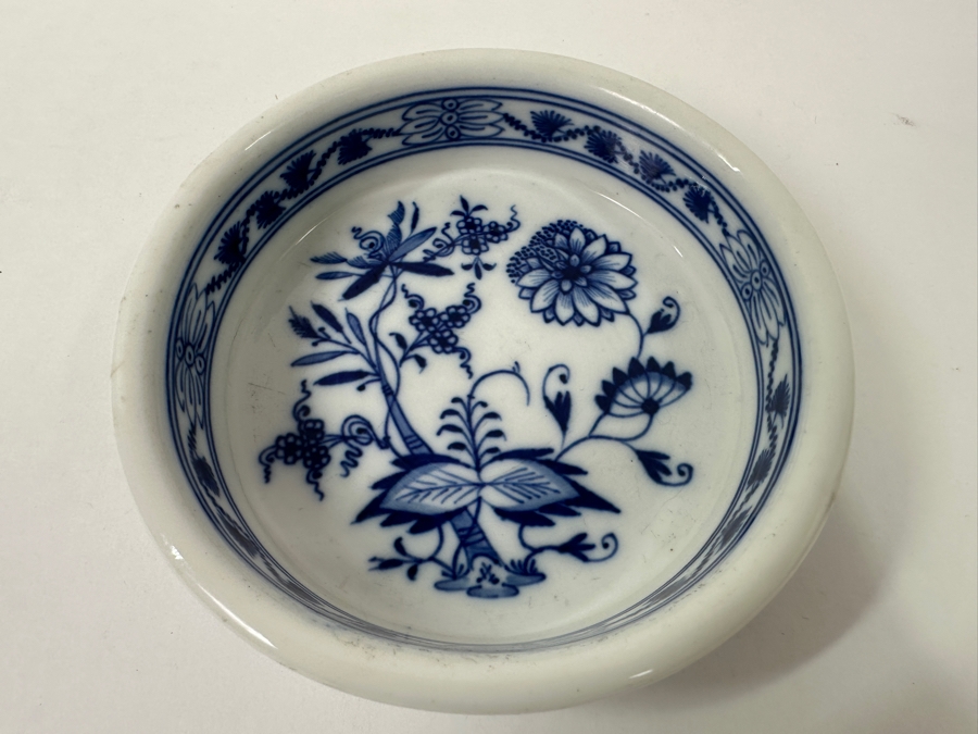 Meissen Germany Blue Onion Hand Painted Porcelain Dish/Bowl 4.75'W x 1.25'H [Photo 2]