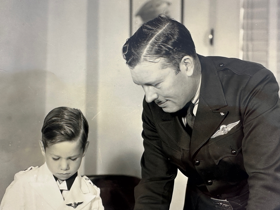 Historic Aviator Roscoe Turner Vintage Signed 8x10 Photograph [Photo 7]