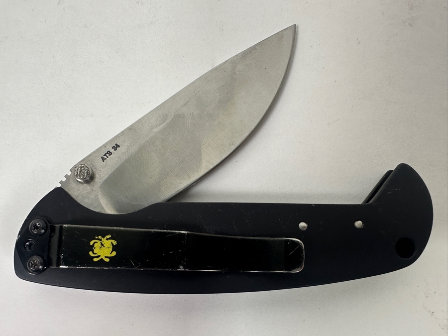 A.G. Russell Folding Knife with Lockback Mechanism 7'L [Photo 4]