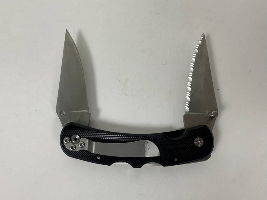 Jeep-Branded Folding Pocket Knife With Dual Blades, One Plain Edge, One Serrated Edge [Photo 4]