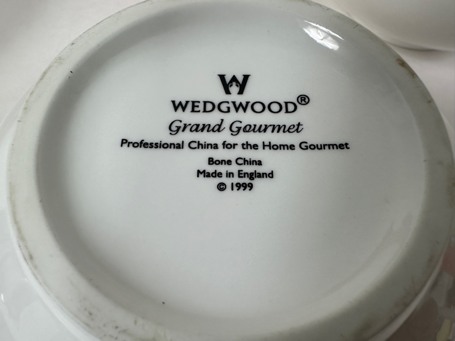 Set of (2) Fiestaware Cups and Saucers and (6) Wedgwood Bowls 6'W [Photo 4]