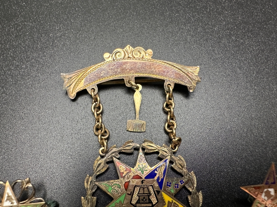 (3) Vintage Masonic Pins [Photo 3]