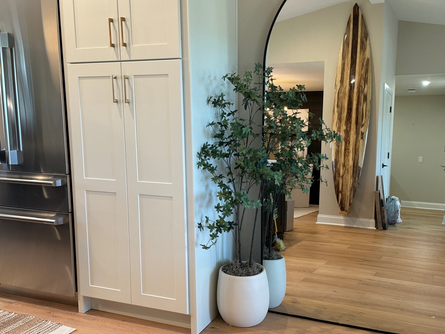 5' Artificial Tree in White Pot [Photo 4]