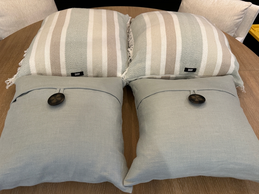 Set of (4) Decorative Throw Pillows 19' and 17' [Photo 2]