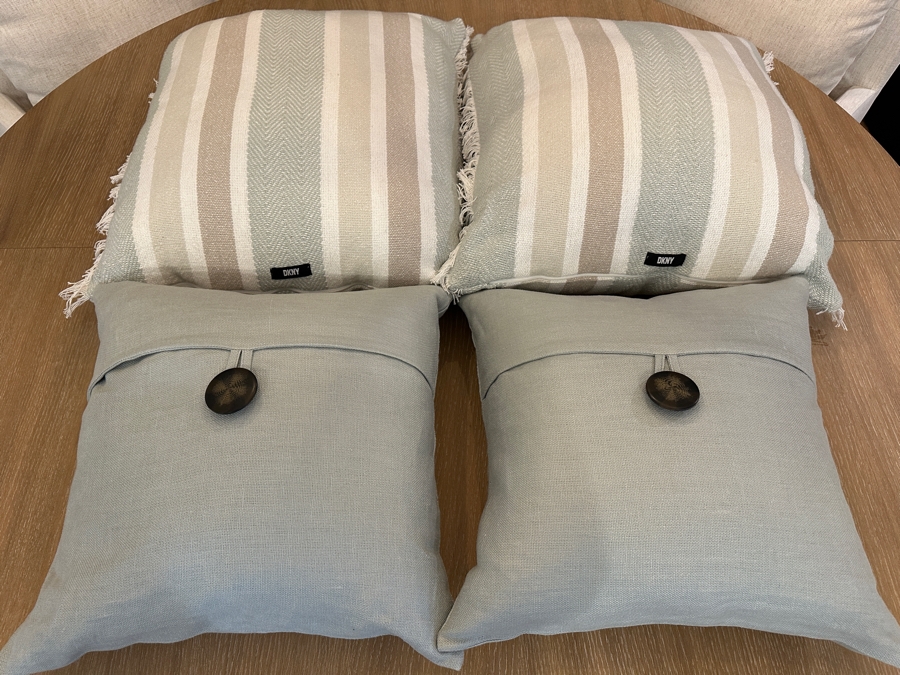 Set of (4) Decorative Throw Pillows 19' and 17'