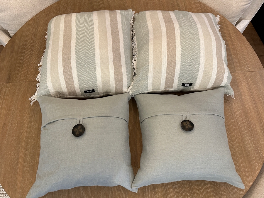 Set of (4) Decorative Throw Pillows 19' and 17' [Photo 3]