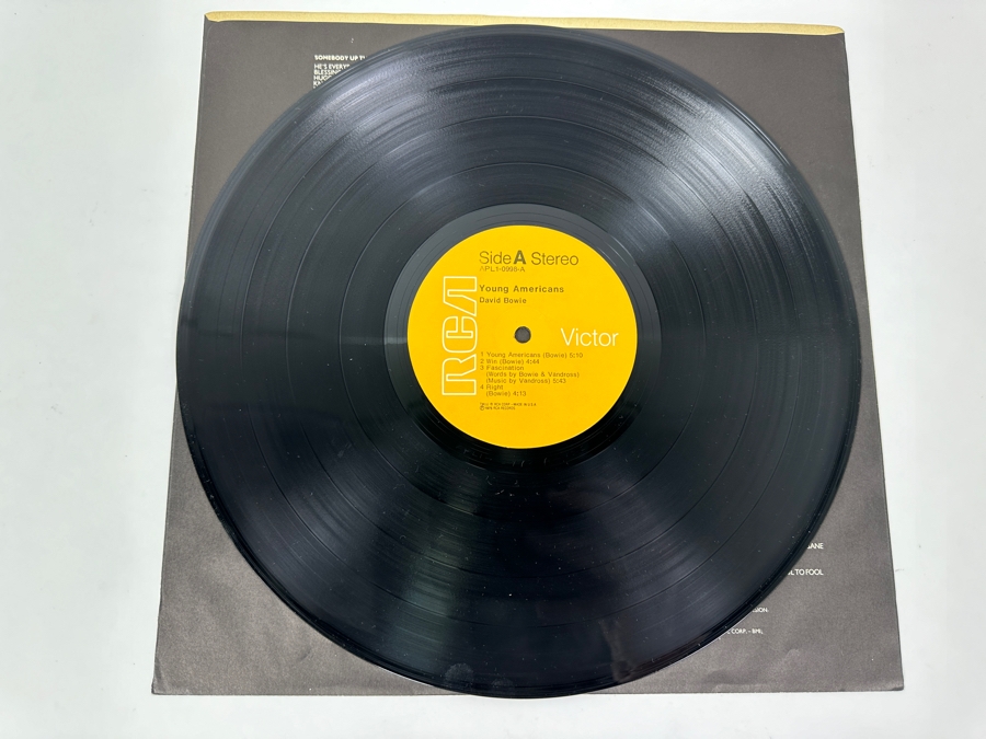 David Bowie - Young Americans RCA APL1-0998 1975 Vinyl Record [Photo 3]