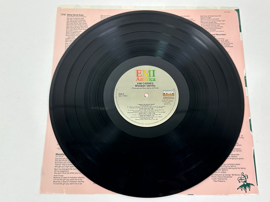 Kim Carnes - Mistaken Identity, Capitol Records SO-17052 1981 Vinyl Record [Photo 4]