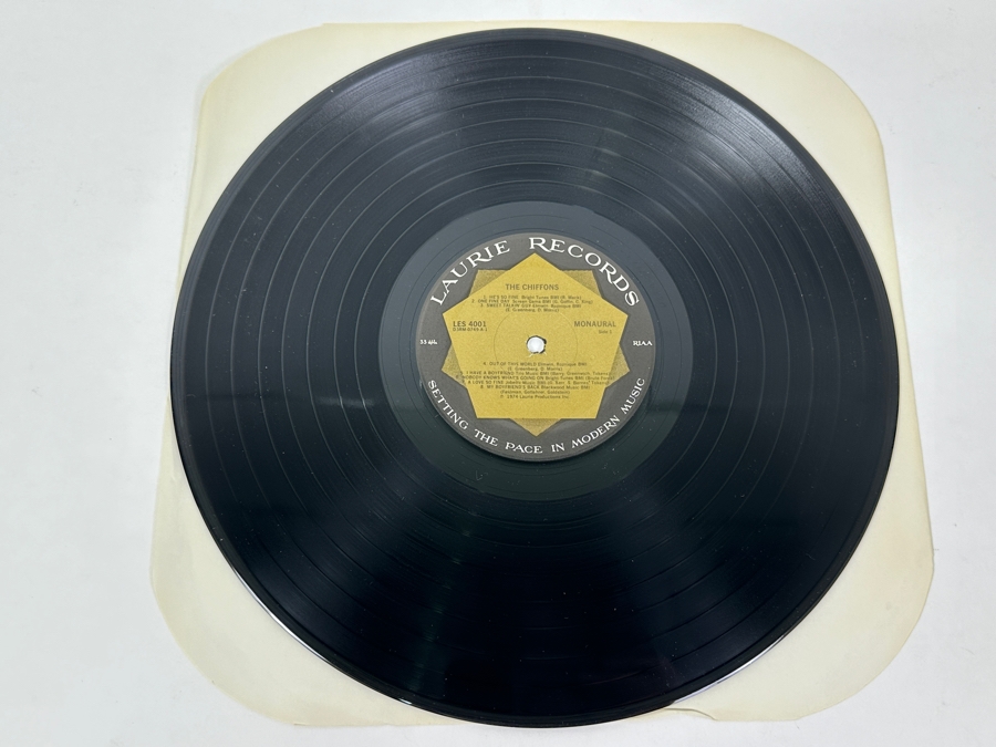 The Chiffons - Everything You Always Wanted To Hear By The Chiffons But Couldn't Get! Laurie Records LES-4001 Vinyl Record [Photo 4]