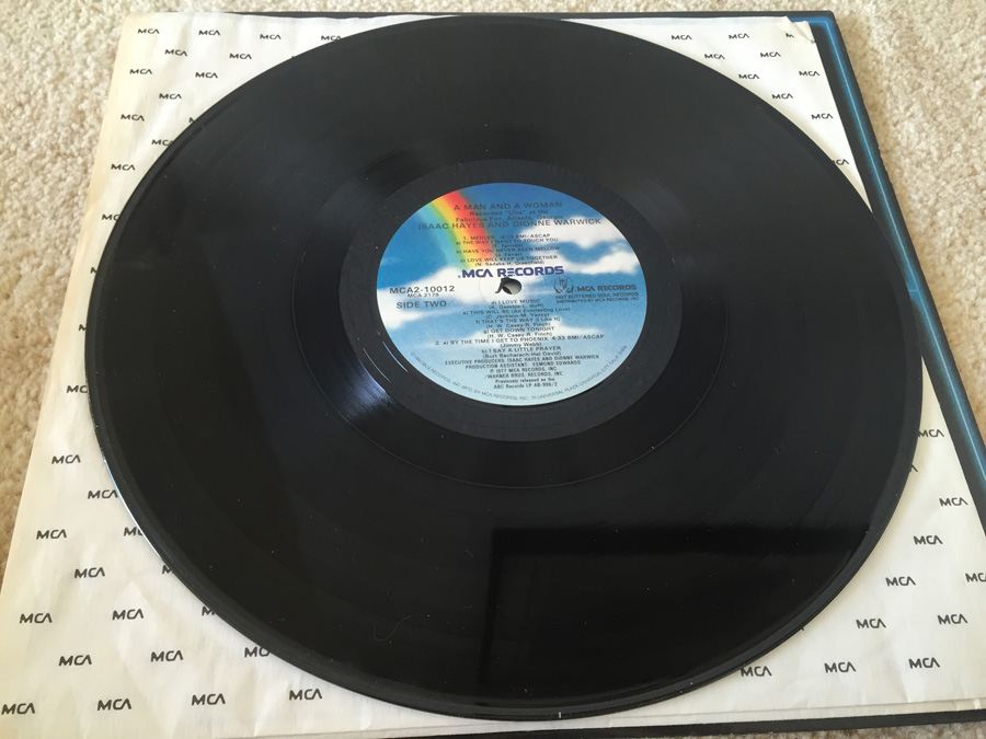 Isaac Hayes And Dionne Warwick ‎- A Man And A Woman - MCA Records ‎- MCA2-10012 [Photo 5]