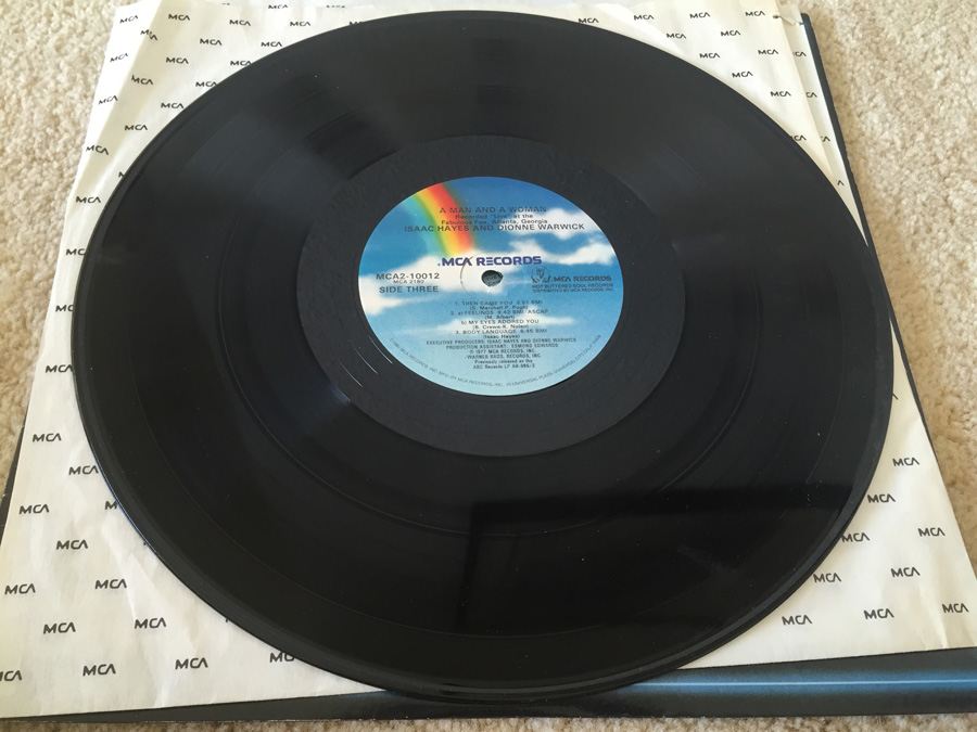 Isaac Hayes And Dionne Warwick ‎- A Man And A Woman - MCA Records ‎- MCA2-10012 [Photo 7]