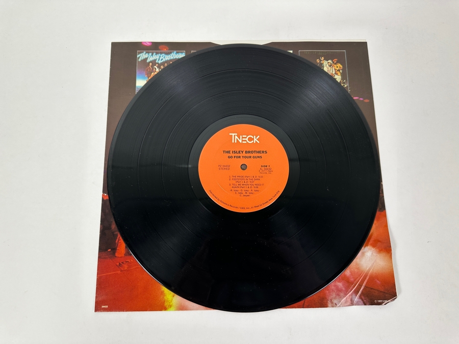 The Isley Brothers - Go For Your Guns. T-Neck Records PZ 34432 1977 Vinyl Record [Photo 4]
