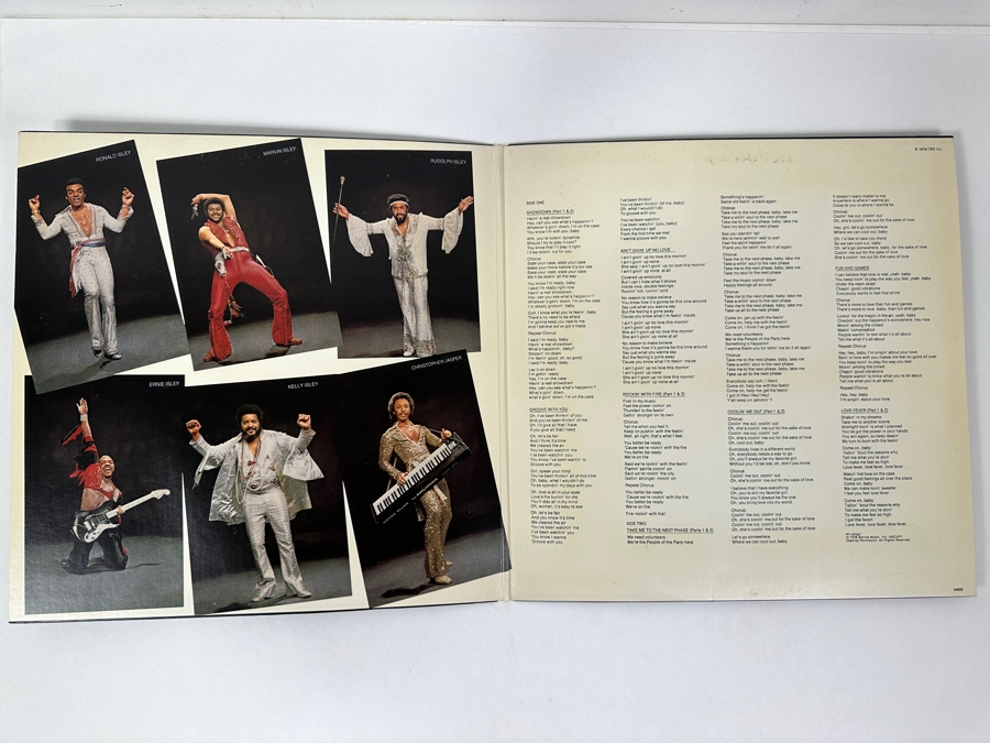 The Isley Brothers - Showdown T-Neck 34930, 1978 Vinyl Record [Photo 2]