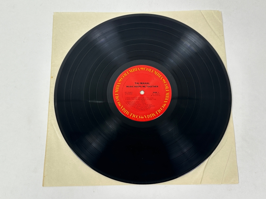 Taj Mahal - Music Keeps Me Together, Columbia PC 33801, 1975 Vinyl Record [Photo 3]