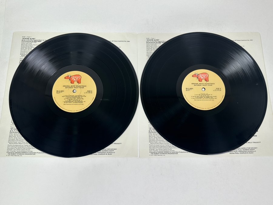 The Original Movie Sound Track Featuring John Travolta And The Bee Gees - Saturday Night Fever. RSO Records, RS-2-4001 1977 Vinyl Record [Photo 6]