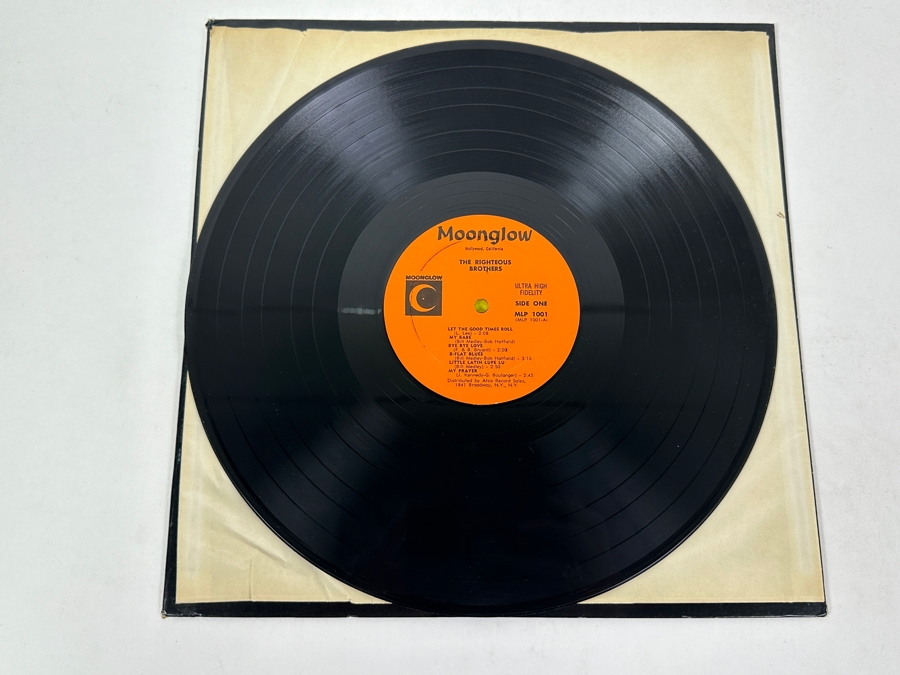 The Righteous Brothers - Right Now! Black Cover With A Red Border And A Yellow Star Dividing Four Photos Of The Duo. Moonglow MG-1001 1963 Vinyl Record [Photo 3]