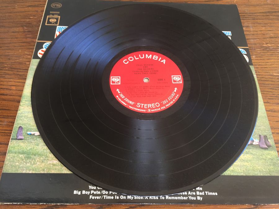 Paul Revere & The Raiders Featuring Mark Lindsay ‎- Here They Come! - Columbia ‎- CS 9107 [Photo 3]