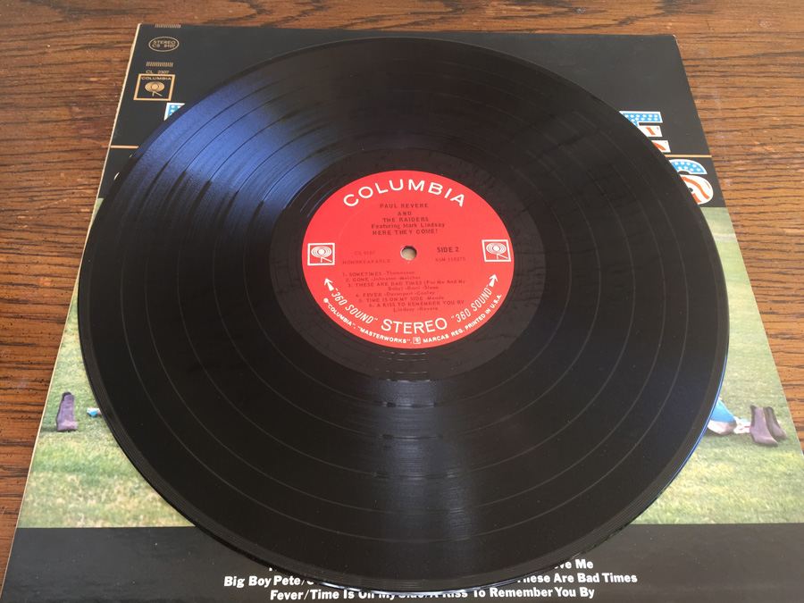 Paul Revere & The Raiders Featuring Mark Lindsay ‎- Here They Come! - Columbia ‎- CS 9107 [Photo 5]