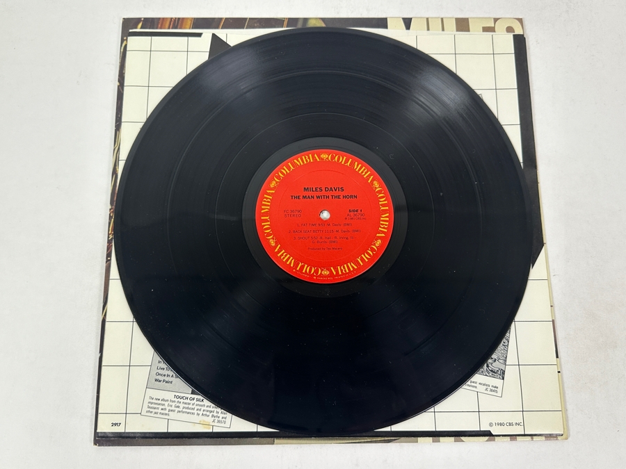 Miles Davis - The Man With The Horn, Columbia Records FC 36790 1981 Vinyl Record [Photo 3]