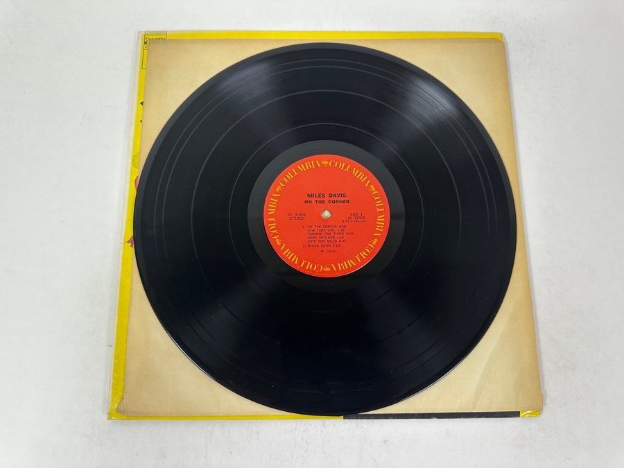 Miles Davis - On The Corner Columbia KC 31906 1972 Vinyl Record [Photo 5]