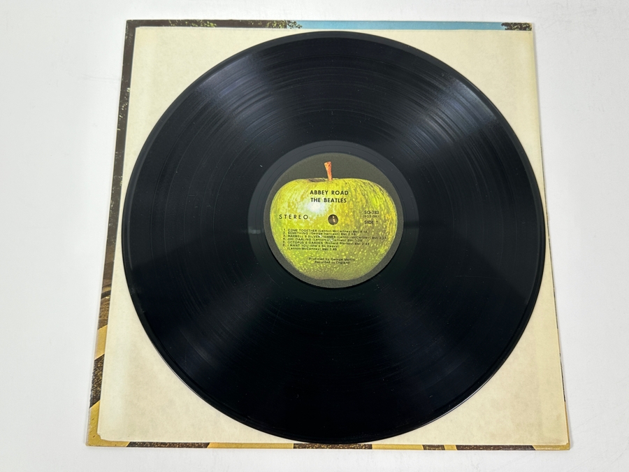 The Beatles - Abbey Road, Apple Records, SO-383, 1969 Iconic Photo Of The Band Crossing The Street Vinyl Record [Photo 3]