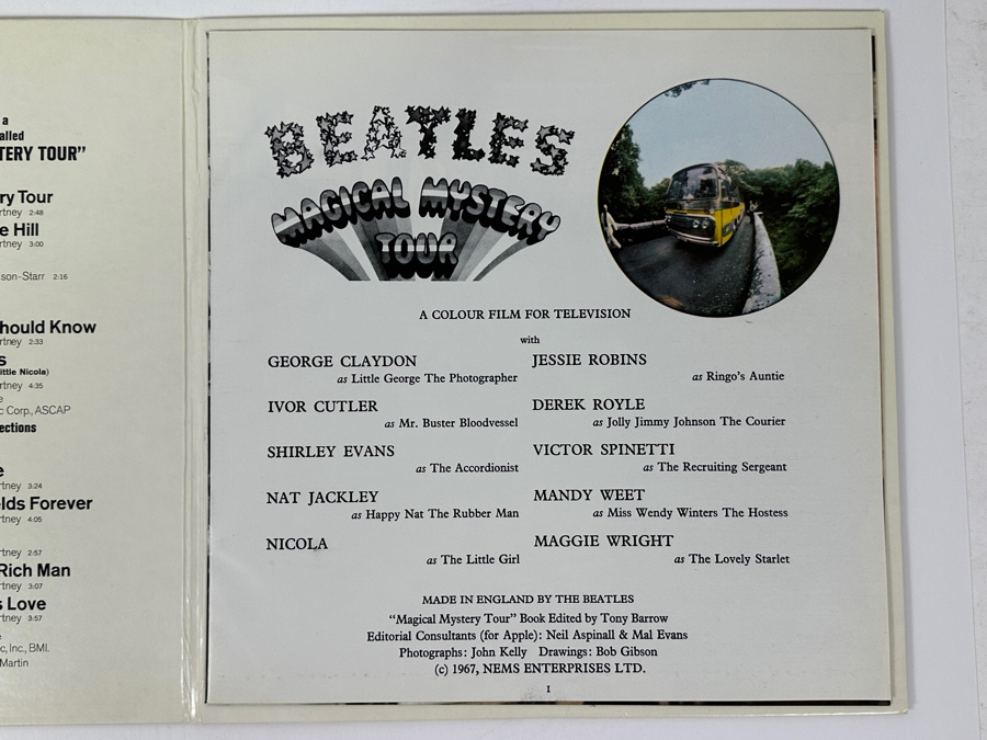 The Beatles - Magical Mystery Tour: Capitol Records SMAL 2835 1967 - Features A 24-Page Color Picture Book - Vinyl Record [Photo 4]