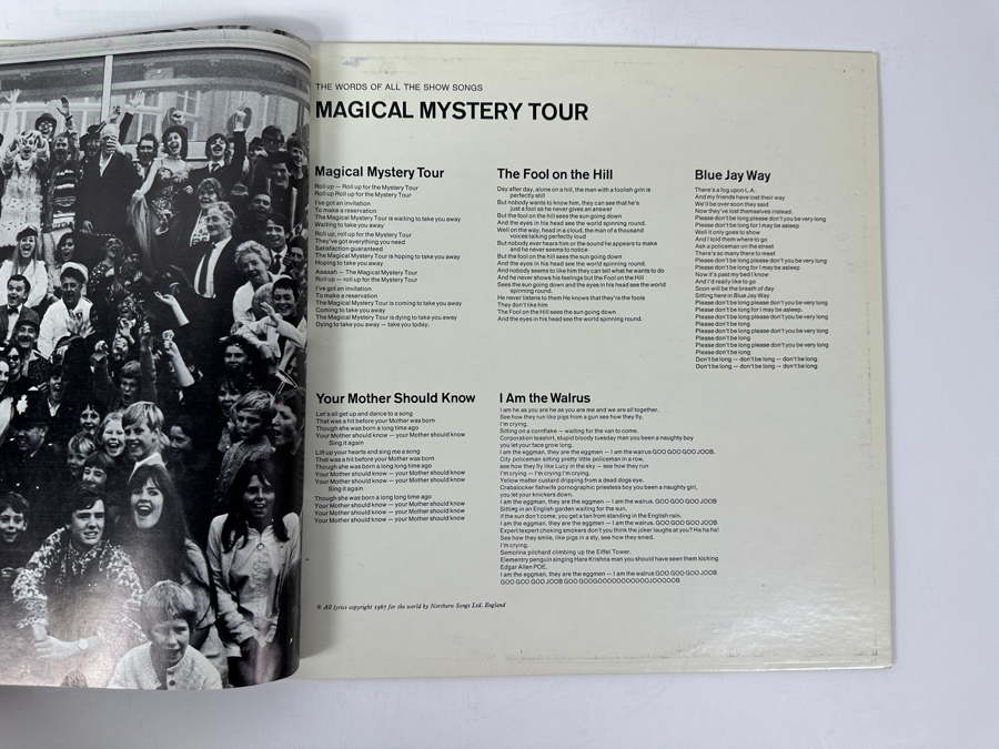 The Beatles - Magical Mystery Tour: Capitol Records SMAL 2835 1967 - Features A 24-Page Color Picture Book - Vinyl Record [Photo 10]