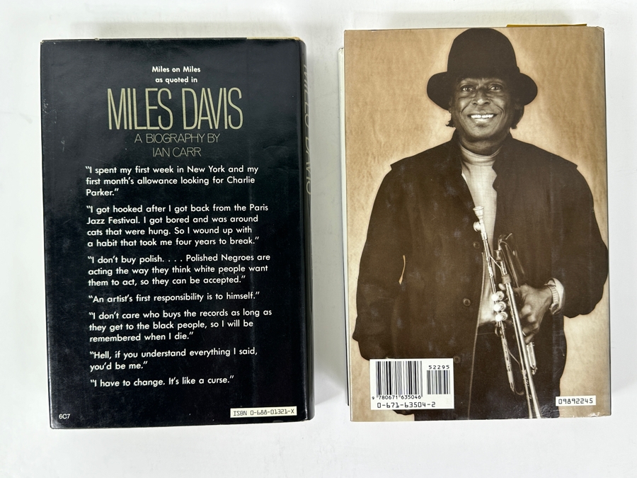 Just Added - Pair Of First Edition Hardcover Definitive Books About Jazz Legend Miles Davis: A Biography By Ian Carr And Miles' Own Autobiography, Co-Authored With Quincy Troupe [Photo 6]