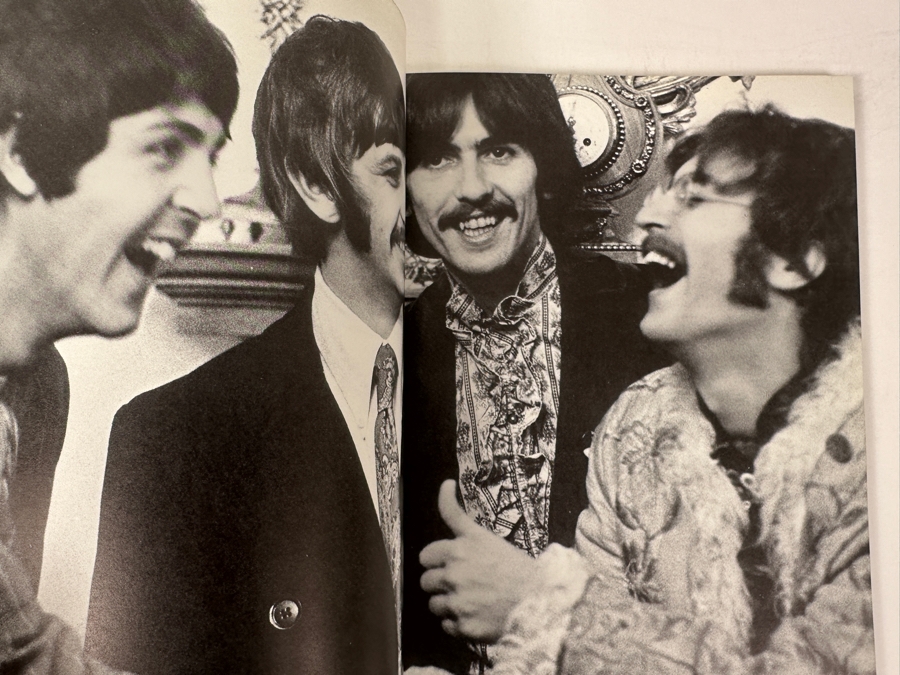 Just Added - Vintage 1976 First Edition Paperback Book 'Linda's Pictures' - Photography Collection By Linda McCartney Featuring Photographs Of Many Rock & Roll Legends [Photo 6]