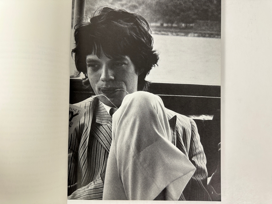 Just Added - Vintage 1976 First Edition Paperback Book 'Linda's Pictures' - Photography Collection By Linda McCartney Featuring Photographs Of Many Rock & Roll Legends [Photo 4]