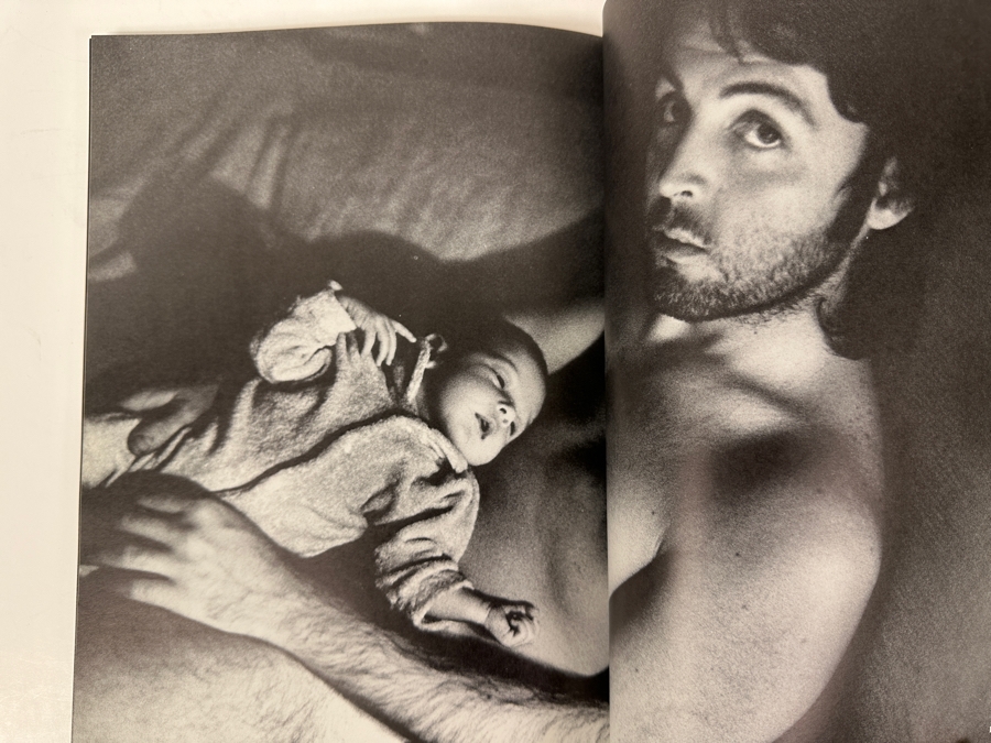 Just Added - Vintage 1976 First Edition Paperback Book 'Linda's Pictures' - Photography Collection By Linda McCartney Featuring Photographs Of Many Rock & Roll Legends [Photo 8]